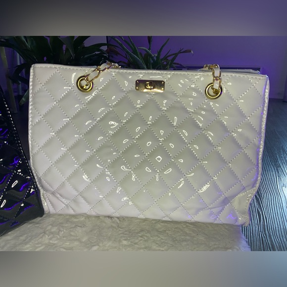 Gift Bags | Two For One | Black & White Hand Bags | Shoulder Bags 🖤🤍 - Picture 9 of 14